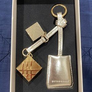 Burberry Beauty Charm & Lip Gloss (Keychain)